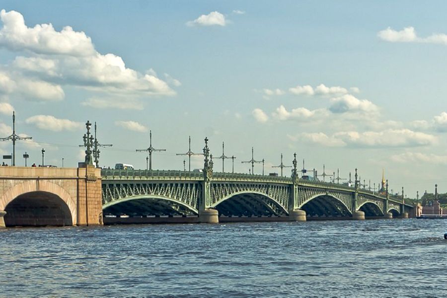 Ремонт дороги ограничил движение на Литейном проспекте в Петербурге - 26 июня - azbykamam.ru